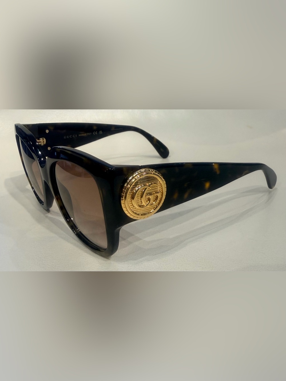 New Women’s Gucci Sunglasses - Picture 2 of 9